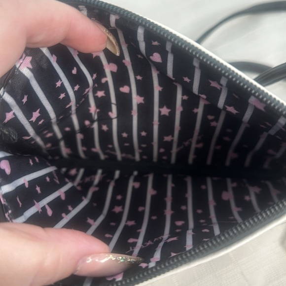 Luv Betsey by Betsey Johnson wristlet / crossbody bag white/pink hearts NWOT! - Picture 8 of 10